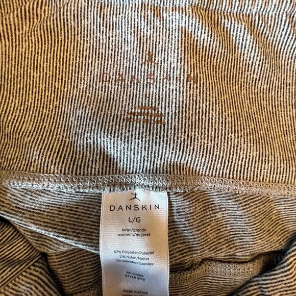 Danskin Athletic Black & White striped leggings, side pockets, Size Large - Picture 5 of 8